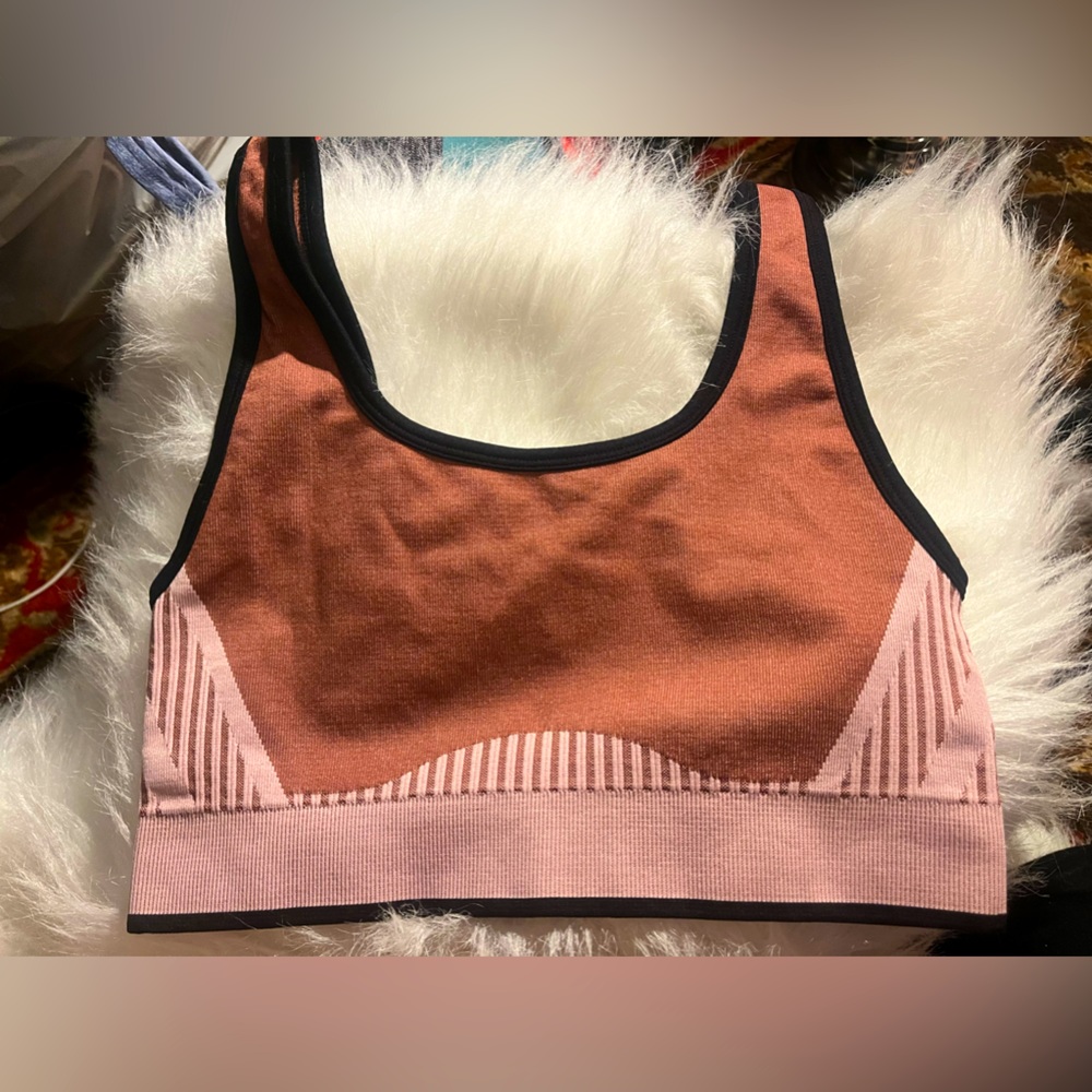 Fabletics active wear sports bra • size small